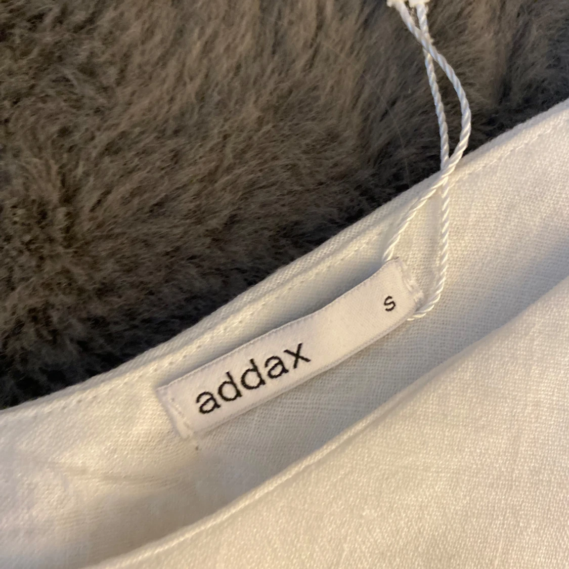 Vit topp från Addax - 90