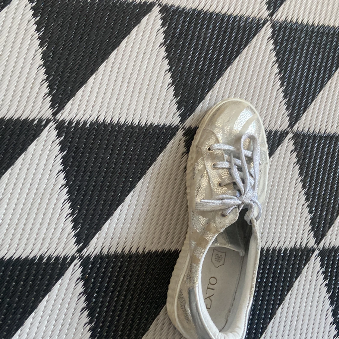 Texto glitterskor krokodil mönster💞 - 90