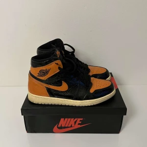 Jordan 1 Shattered Backboard 3.0 - Storlek 43, väldigt bra skick, använda ett fåtal gånger, kvitto finns. 