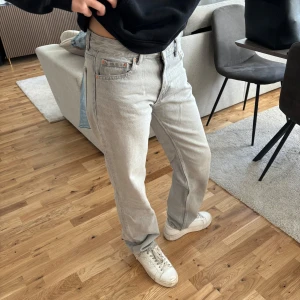 Lågmidjade Jeans - Grå lågmidjade jeans från gina! Nyskick! 