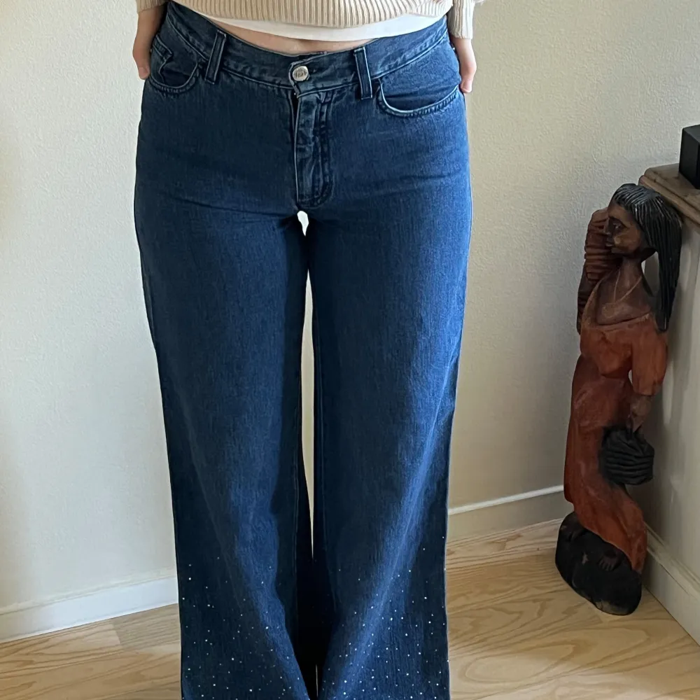 Vintage Y2K Fendi jeans, köpta på Vinted! Low waist och breda bed, dessa är storlek 36 men lite större i storleken då jag som har 38 och 175 cm kan ha dessa!. Farkut & Housut.
