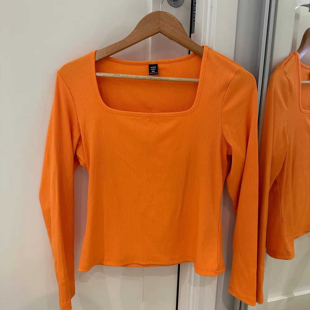 Orange topp som är från shein . Toppar.