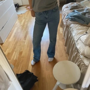 Snygga jeans  - Boot cut❣️ det står att de är i storlek 34 men jag skulle säga att de är i 36