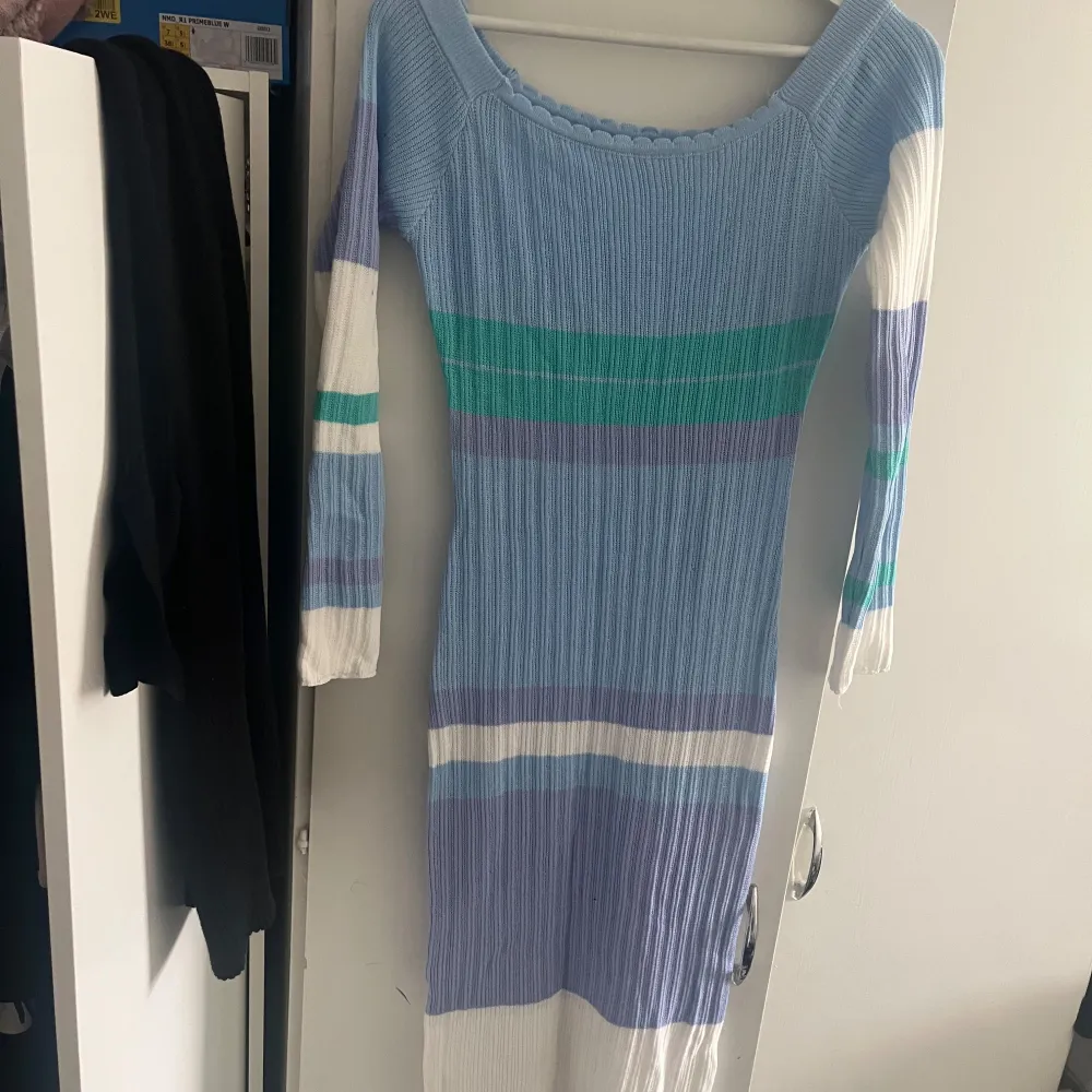 Jätte fin strand klänning köpte för 699 Säljer för 220kr Endast testad, onesize Skulle säga passar dig som är mellan Xs-M. Mekot.