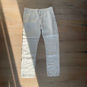 NN07 - NN07 linnebyxor som inte används längre om mig så säljer dessa, jätte bra skick knappast använda, nypris 1600! (Pris kan diskuteras)