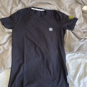 Stone island t shirt endast byten - Knappt använda för att dom är för små. Endast för byte. Kan mötas upp i Alingsås eller Göteborg. Kom dm för mer.