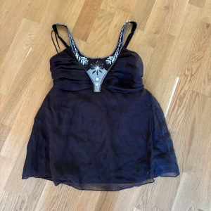 Topp - Jätte jättefin topp med fina detaljer 