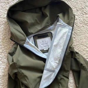 Woolrich windbreaker storlek S - Jag säljer nu min woolrich windbreaker då den är för liten den passar som medium men är small 