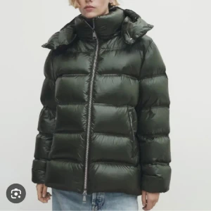 Massimo dutti jacka - Säljer min Massimo dutti Jack som är använd endast en vinter🥰 