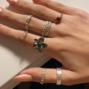 8 st silver ringar - Silver ringar i olika storlekar, nästan aldrig använda och i bra skick. 