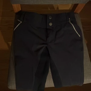 Ridbyxor CRW - Strl 150, från CRW, hyfsat använda men i fint skick