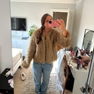 Päls jacka - Suuuper najs päls jacka. Storlek XS men passar S lika bra. Inga defekter. Pris kan diskuteras 