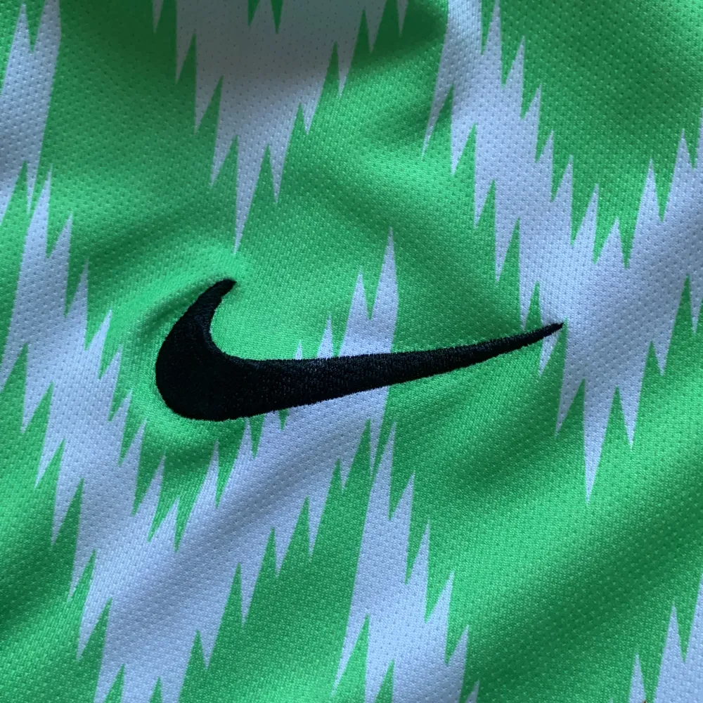 Säljer denna populära Nigeria fotbollströja från 2018. Den är i storlek S. Skicket är 6/10. Den har några defekter. Pris kan diskuteras. . Sportswear.