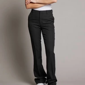 Kostymbyxor  - Kostymbyxor från Bik Bok i storlek 36! Modellen heter Vilma. Säljer pga att de är för små nu 🤗