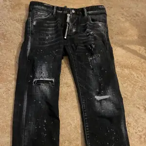 Äkta Dsquared2 jeans som jag inte använder längre ny sick köpt dem för 6000 på nk