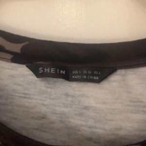 Slits klänning - Bra skick inget fel bekväm 