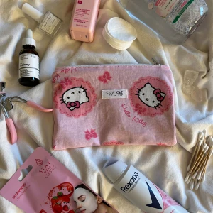Necessär - 20x14cm 👛  OBS! Produkterna runt om är bara för en storleksreferens och följer INTE med
