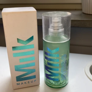 Milk primer - Milk primer, original pris 549 kr skickas med förpackning 45ml. Säljer pga rensning.    Bra för alla hudtyper 🩷