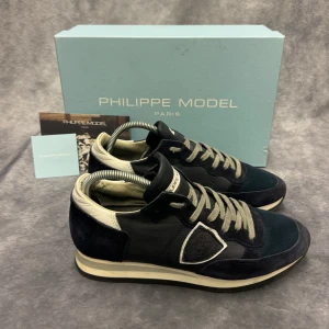 PHILIPPE MODEL TRPZ  - - Philippemodel TRPZ i - Skick: 8/10 - Tillbehör: Enbart skorna - Storlek 40 passar mer 41 - Innersula mått: 26,6cm - Nypris ca 3700kr // Deluxecloset