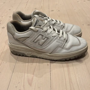 New Balance sneakers strl 40.5 - New Balance sneakers strl 40.5 i skinn i använt är men gott skick 