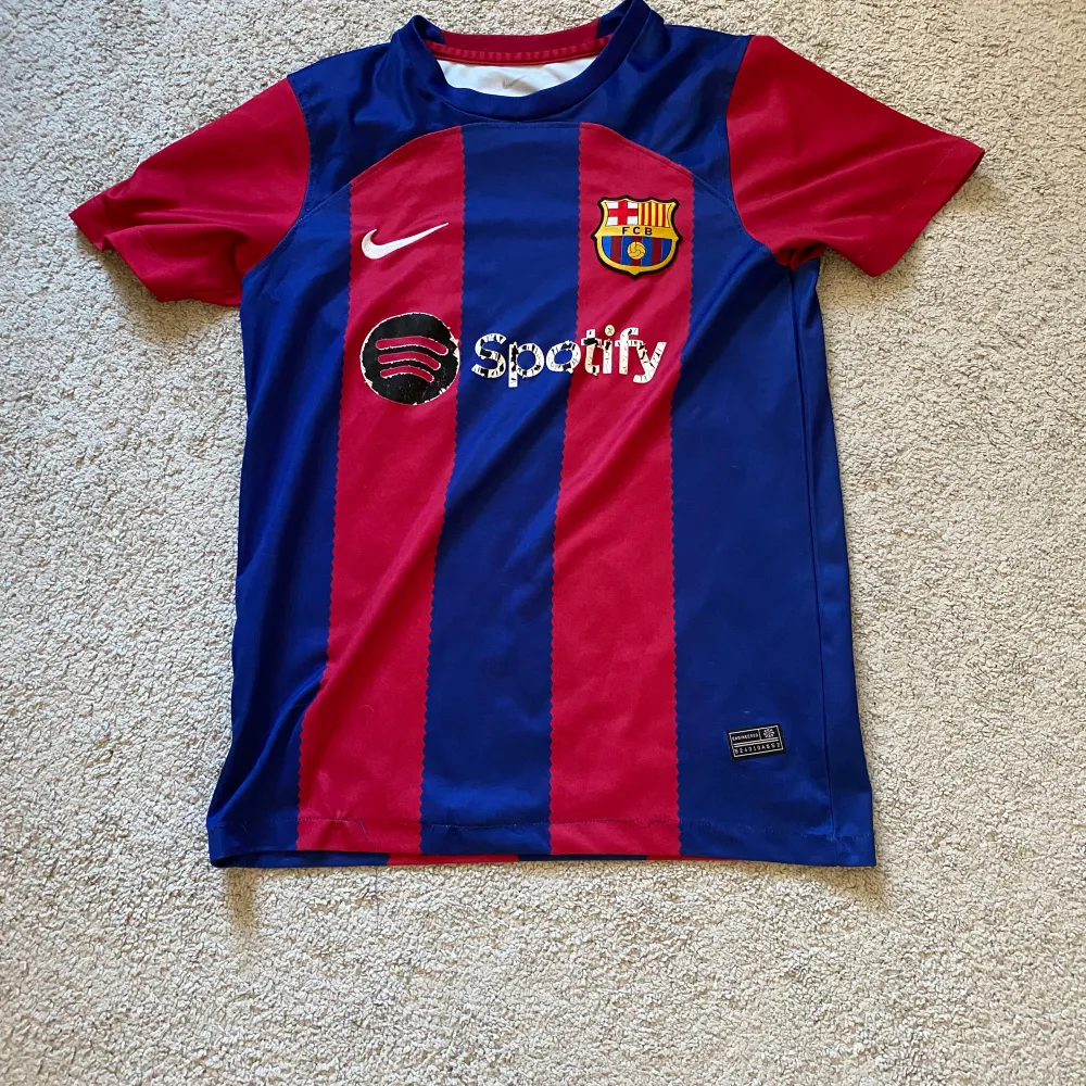 Fc Barcelona Jersey  Size S. T-shirts.