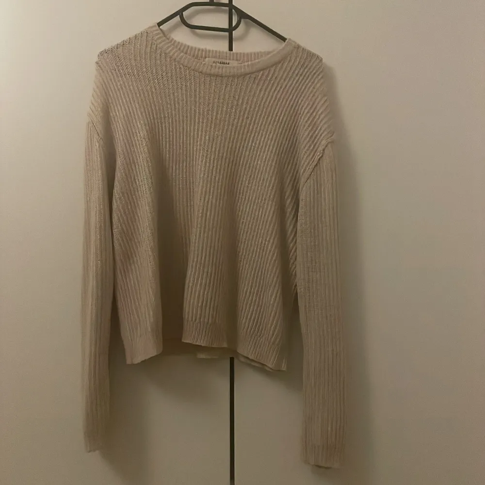 Beige stickad tröja från pull&bear. Tröjor & Koftor.