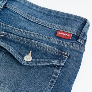 jeans  - Säljer mina jeans från hm. Amvänd några få gånger och är i väldigt bra skick. 