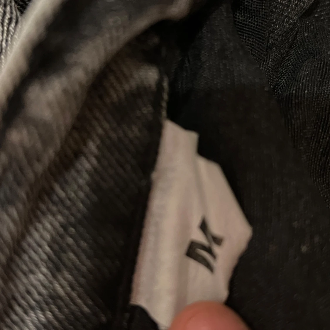 Grå jeans i storlek M - 91