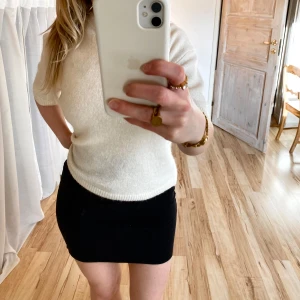 Kjol - Högmidjad minikjol, bra skick 💓storlek S men passar även M