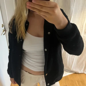 Snygg jacka - Säljer jättesnygg jacka ifårn bikbok i strl xs, den passar även s/m💕