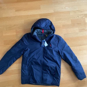 Ralph lauren jacka - Helt ny jacka från ralph lauren! Modellen är 180 70kg