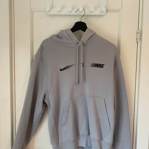 Ljusblå/Grå Nike Hoodie - Mycket bra skick, väldigt skön Hoodie 