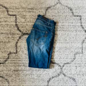 Tja säljer dessa feta Dondup jeans | w29 passar w31 | skinny-slim fit 🍁 skick 9/10! Om ni har frågor eller funderingar skriv till oss här💷