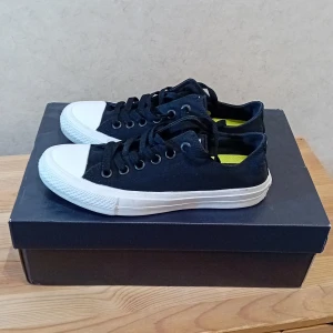 Converse - Sköna converse med lonalon sula för extra stabilitet och mjukhet. stolek 37