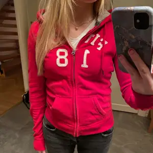 Ziphoodie från Ambercrombie & Fitch i stl M! Superfint skick!!🥰🥰