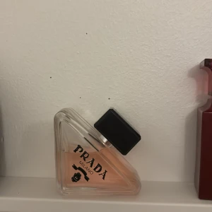 Prada parfym  - Lite använd men finns mycket kvar i, kan hämtas i helsingborg 🫶🏼