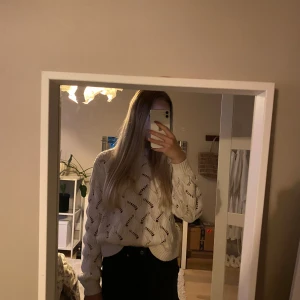 Vit stickad tröja  - Superfin stickad tröja i fint skick