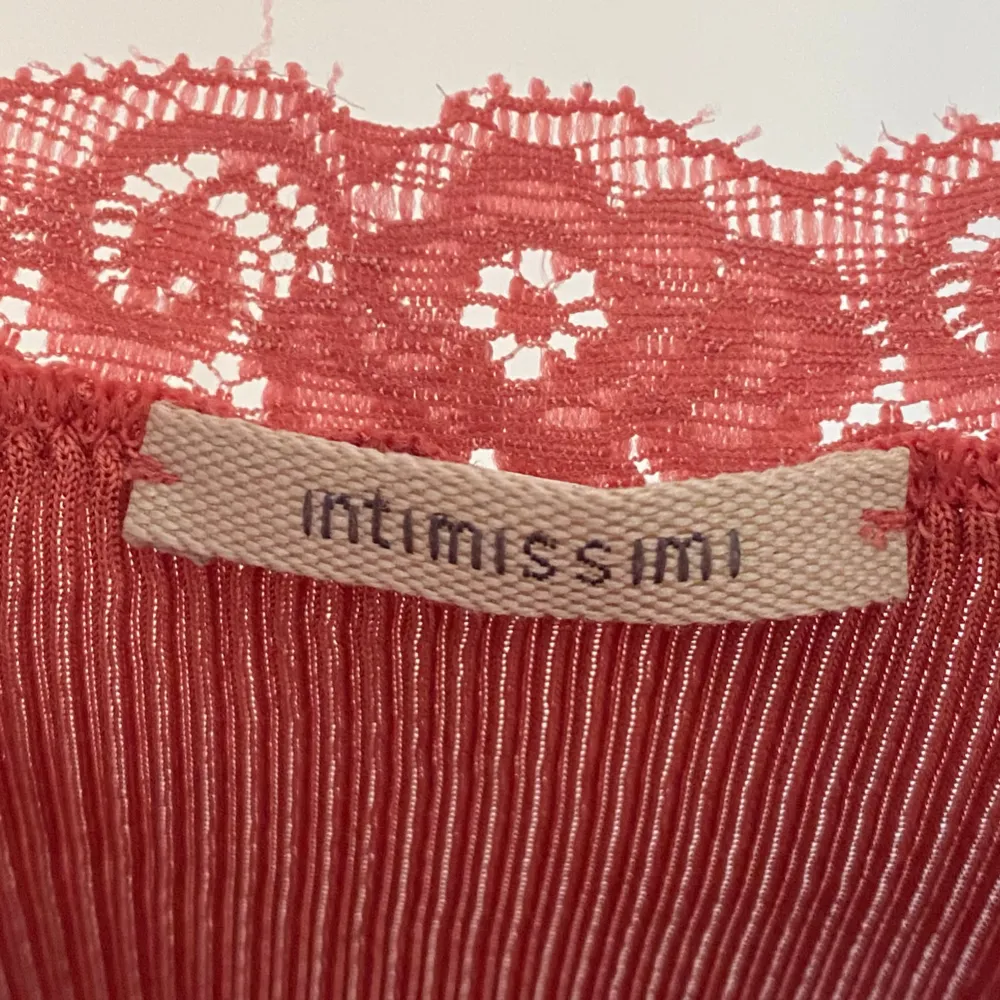 Rosa intimissimi linne i spets! Storlek S. Jättebra skick! Skriv för frågor 💞. Toppar.