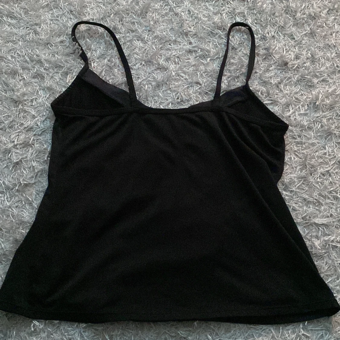 Svart ärmlös linnetopp - 90