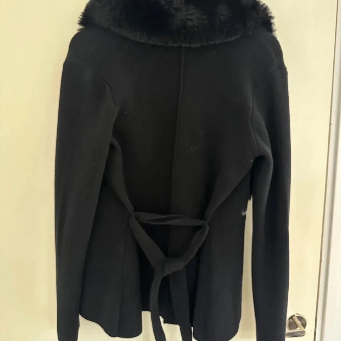 Kort kappa med päls  - 90