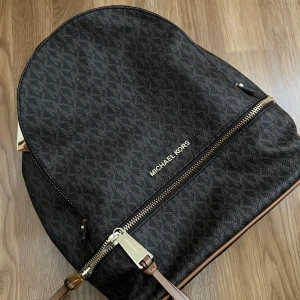 Säljer en ny ryggsäck Michael Kors  - Saljer en ny ryggsäck Michaie Kors 