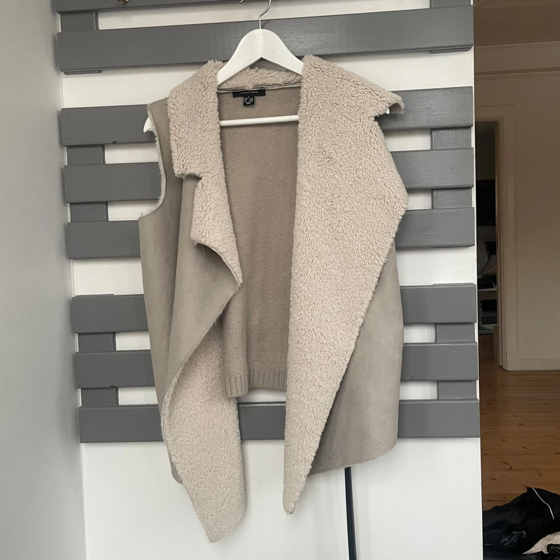 beige/grå fluffig väst - 92