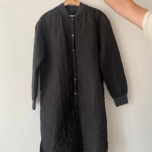 Jacka/Kappa - Så fin svart quiltad jacka från msch copenhagen. Perfekt nu i övergången mellan årstider! Stl S. Finns i Kalmar. 400kr