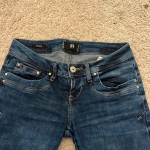 Ltb jeans valerie - Säljer mina superfina ltb jeans på grund av att de inte sitter bra på mig, väldigt bra skick!💗 