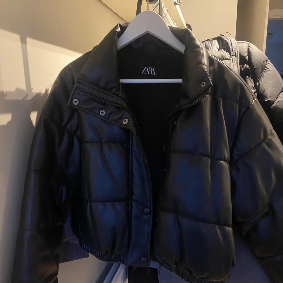 Svart pufferjacka från Zara - 90