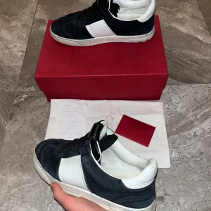 Flycrews - Ett par riktigt snygga flycrews i ett ok skick. Fyra nitar borta /Allt og medföljer stolek 38 men passar 39