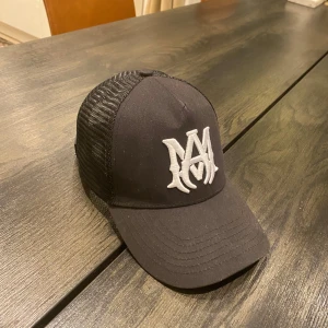 Amiri Keps - Säljer denna svarta amiri kepsen som bara har använts fåtal gånger. Priset är ej hugget i sten 