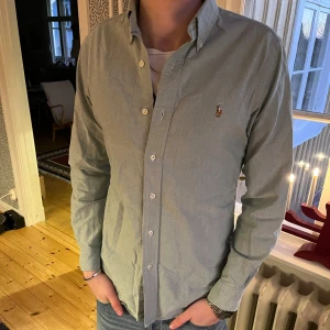 Ralph Lauren skjorta  - Ralph Lauren skjorta i storlek s. Nypris ca 1500kr. Skriv vid funderingar 