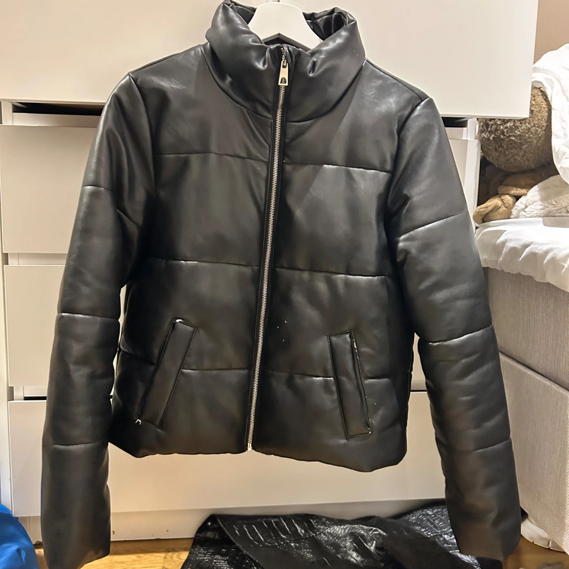 Svart pufferjacka  - 90