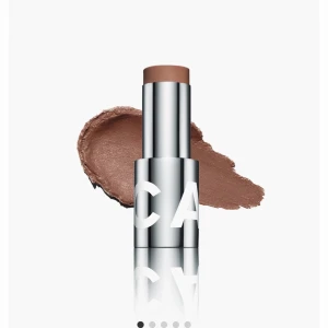 Bb-stick Caia - Jättefin foundation från Caia som många även använder som bronser. Jag har använt denna omkring 3 gånger som bronzer. Färgen är 50c. Nypris 295kr